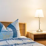 Herrenhaus Talevski 3*