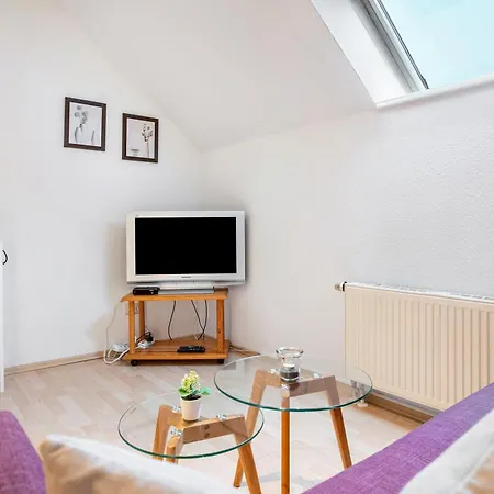 Herrenhaus Talevski * Gross Plasten