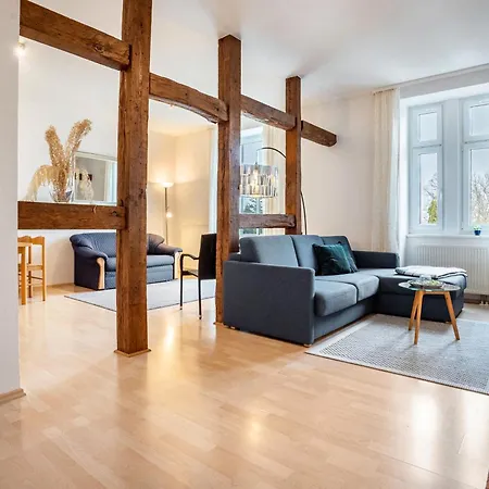 Herrenhaus Talevski * Gross Plasten