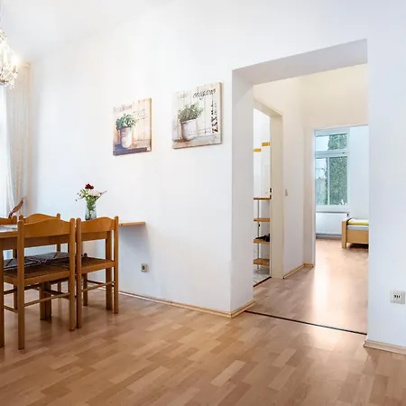 Herrenhaus Talevski 3* Groß Plasten