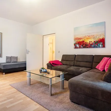 Herrenhaus Talevski Groß Plasten