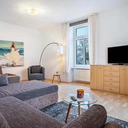 アパートホテル Herrenhaus Talevski 3*