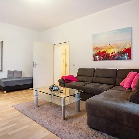 Herrenhaus Carolinenhof Aparthotel 3*
